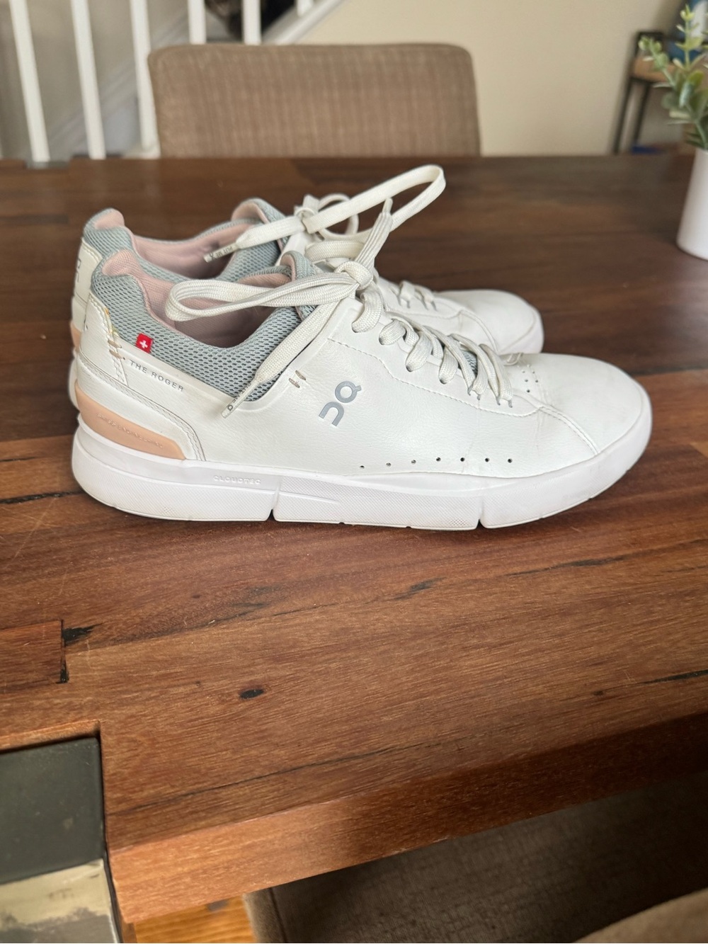 On Running Women's The Roger Advantage Shoes - Size 9.5